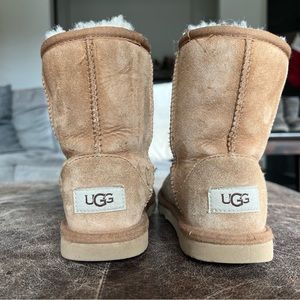 Kids size 13 brown Uggs